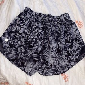 Lululemon Hotty Hot Shorts II, 4” size 4 tall